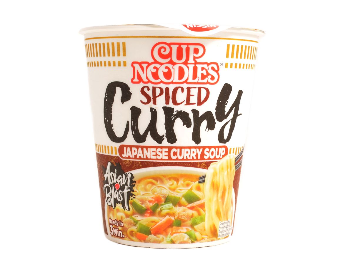 Nissin Cup Noodles Spiced curry polévka, 67 g
